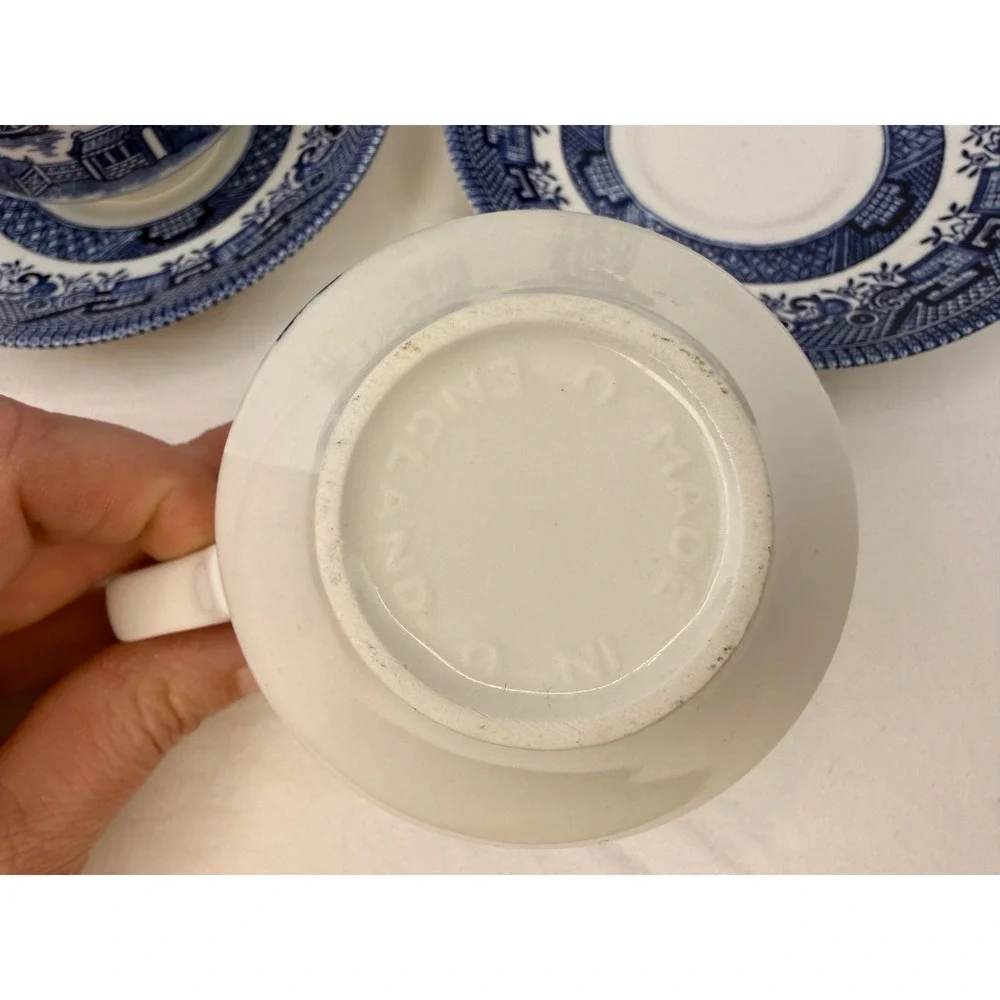 Churchill Blue Willow Tea Cups and‎ Saucers Set of 4 Made in England Blue White